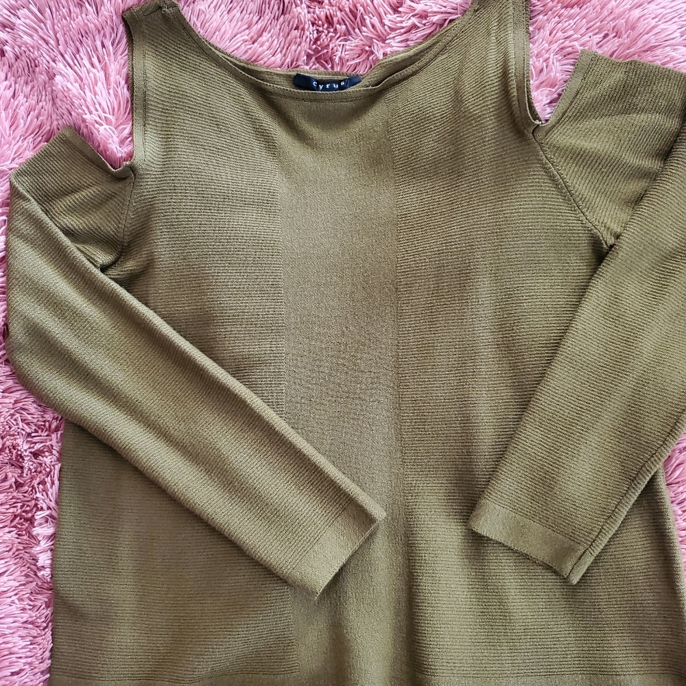Shoulder Cutout Top - NWOT
